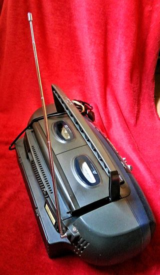 RADI0-CD-CASETTE PORTÁTIL JVC RC-QW20