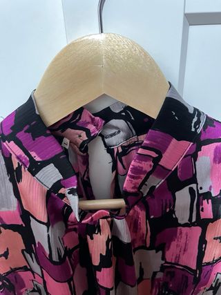 Blusa sin mangas con estampado abstracto