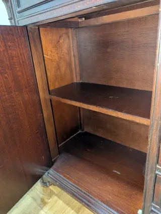 Ultimos dias. Taquillón antiguo madera y marqueter