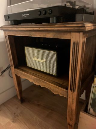 Mesa vintage para tocadiscos