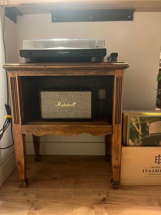 Mesa vintage para tocadiscos