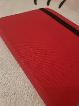 Funda roja para tablet con banda elástica