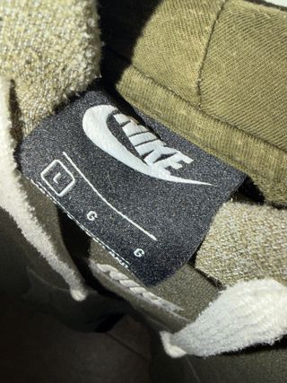 Sudadera Nike con capucha verde oliva