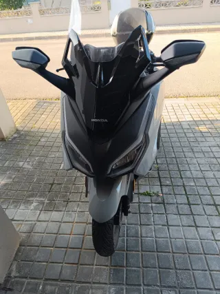 Maxi Scooter Automática Gris