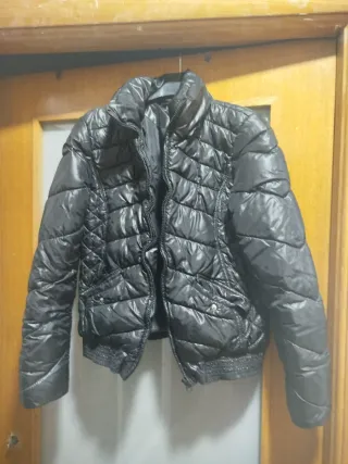 Chaqueta acolchada negra mujer