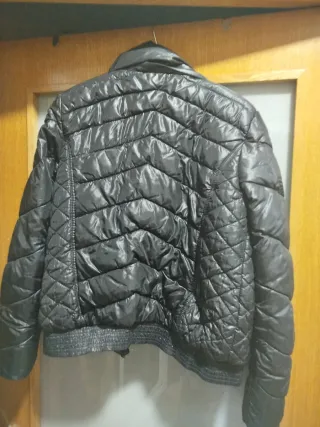 Chaqueta acolchada negra mujer