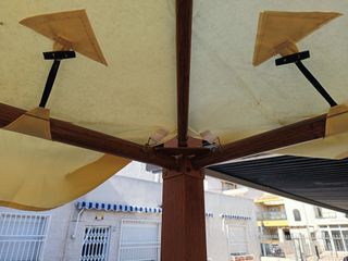 Pérgola metálica exterior