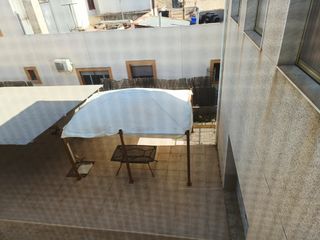 Pérgola metálica exterior