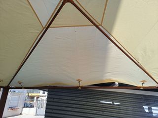 Pérgola metálica exterior