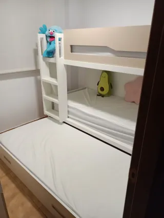 Litera 3 camas madera, incluye 2 colchones