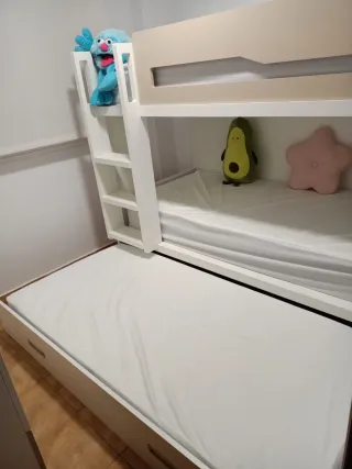 Litera 3 camas madera, incluye 2 colchones