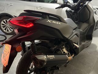 Yamaha XMax 300 con Akrapovic
