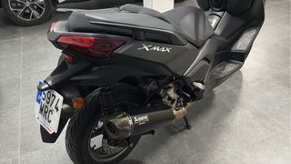 Yamaha XMax 300 con Akrapovic