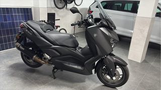 Yamaha XMax 300 con Akrapovic