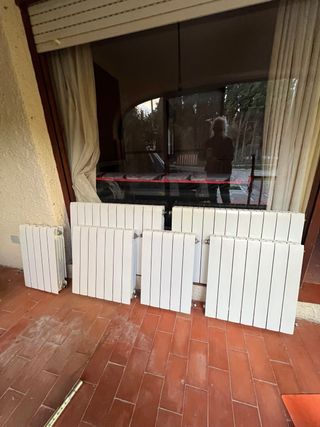 Radiadores de metal blancos