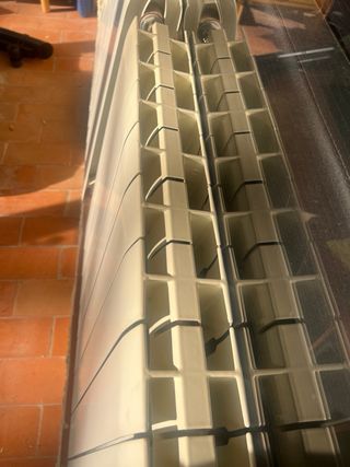 Radiadores de metal blancos