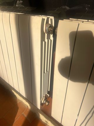 Radiadores de metal blancos