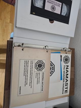 Kit de Orientación Dharma Initiative Perdidos caja