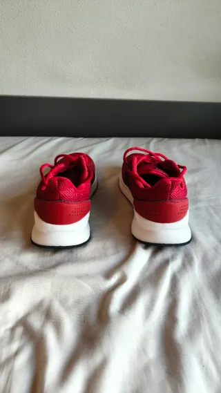 Zapatillas deportivas Adidas rojas