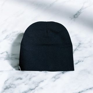 Berretto invernale con ragno bianco