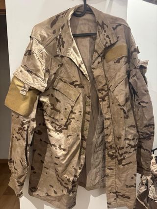 Uniforme Pixelado Árido Talla 2L