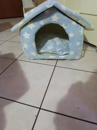 Cuccia per cani a forma di casetta