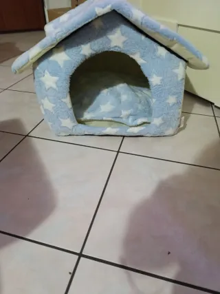 Cuccia per cani a forma di casetta