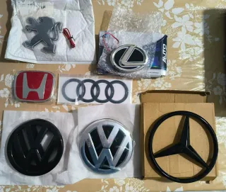 Lote Emblemas Coches (Peugeot, Lexus, Audi, Honda,