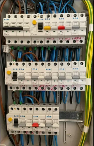 Instalaciones y reparaciones eléctricas