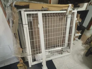 Puerta metálica blanca para jardín 1m x 1m