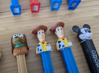 20 dispensadores PEZ – Disney, Pixar, Marvel