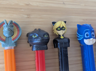 20 dispensadores PEZ – Disney, Pixar, Marvel