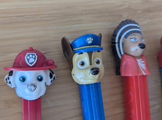 20 dispensadores PEZ – Disney, Pixar, Marvel