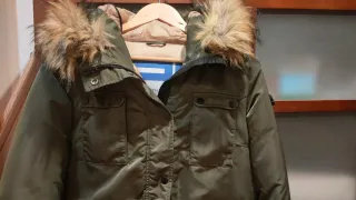 Anorak verde chica con capucha