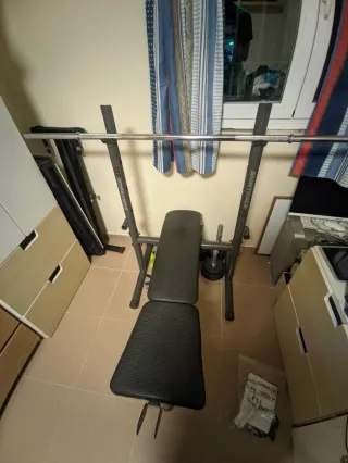 Banco de pesas + barra