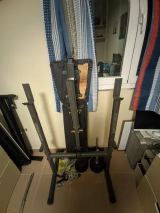 Banco de pesas + barra