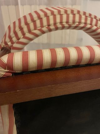 Silla antigüa tapizada a rayas