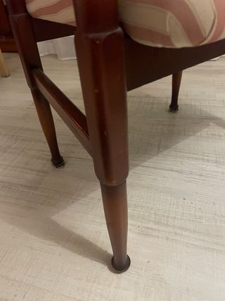 Silla antigüa tapizada a rayas