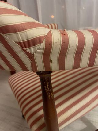 Silla antigüa tapizada a rayas