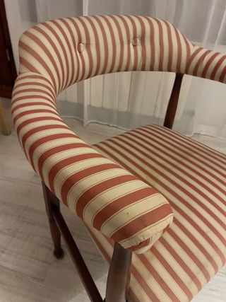 Silla antigüa tapizada a rayas