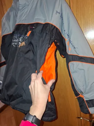 Abrigo niño talla 32  equivale a 14 años/150cm