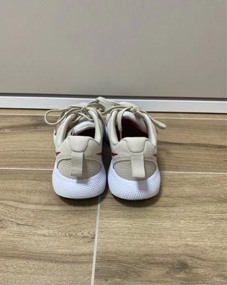 Zapatillas deportivas Nike beige y rojo