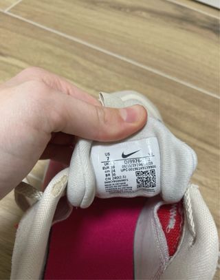 Zapatillas deportivas Nike beige y rojo