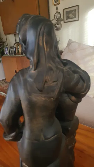 Reproducción Escultura Urregui Mujer con Cántaro