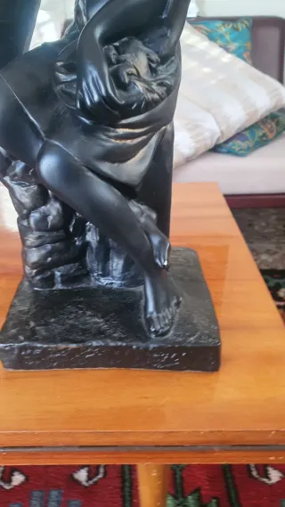 Reproducción Escultura Urregui Mujer con Cántaro