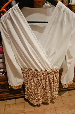 Vestido blanco y dorado lentejuelas