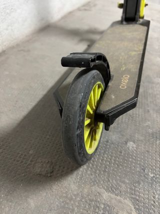 Patinete infantil negro y verde lima