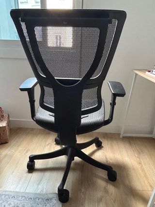 Silla ergonómica Ioo giratoria y regulable