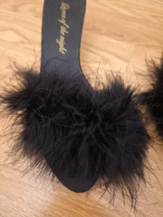 Sandalias de plumas negras talla 37,5