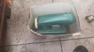 Máquina de coser de juguete vintage